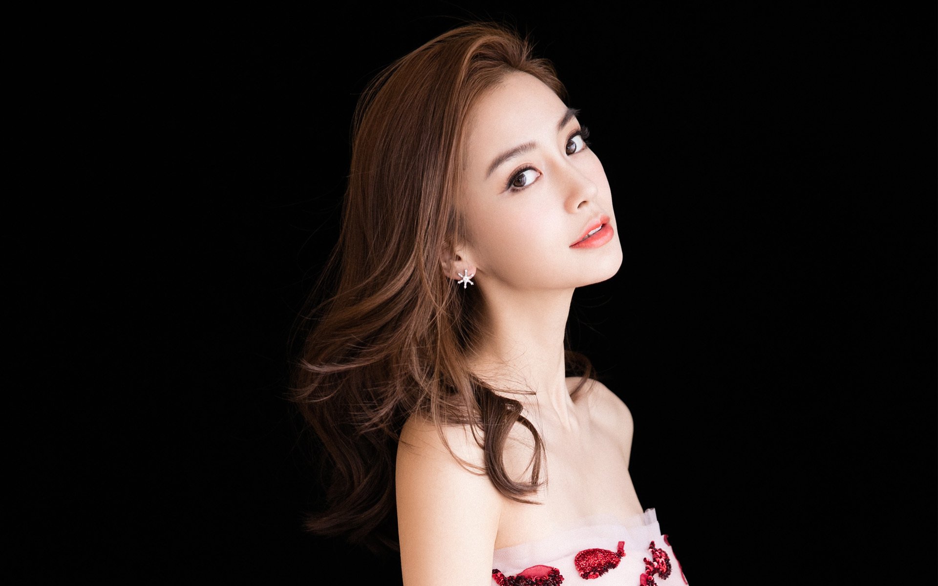 “青春追光”青少年篮球公益推广大使在南京持续开展公益行动，弘扬志愿精神